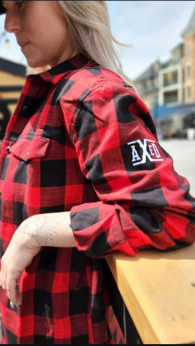 Stop overthinking it.
Your weekend is already on target. 🎯

Target locked. You’re up.
Book your lane now.

#AXED
#BlueMountainVillage
#WeekendPlans
#AxeThrowing
#Collingwood